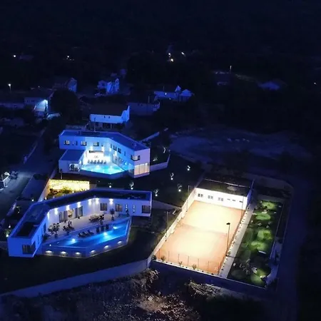 Luxury Azure In Imotski, Wellness Oasis Villa *