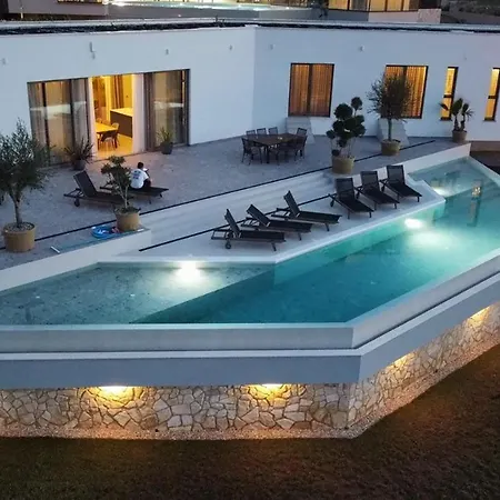 Luxury Azure In Imotski, Wellness Oasis Villa *