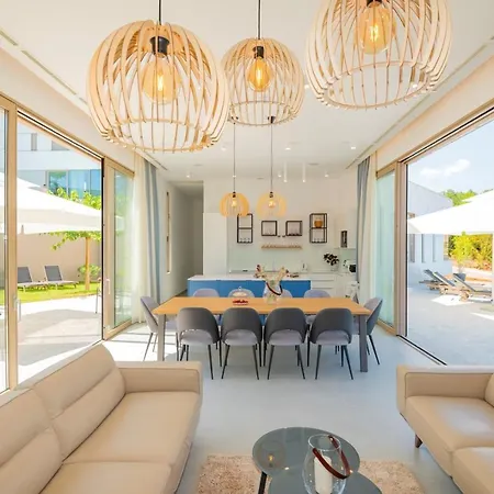 Villa Luxury Azure In Imotski, Wellness Oasis Zmijavci